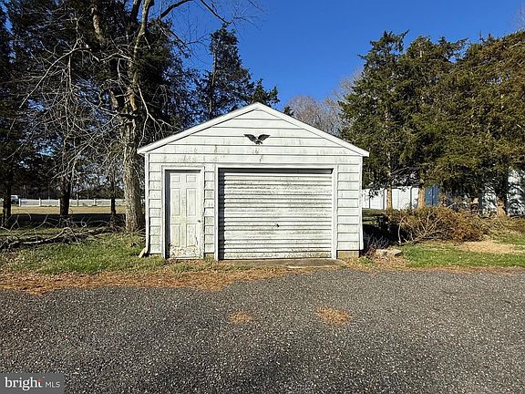 5th image of 7592 Green Lewis Rd
