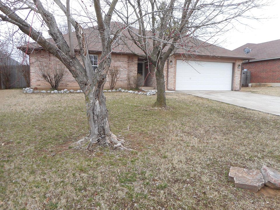 2nd image of 1716 N Shawnee Trl