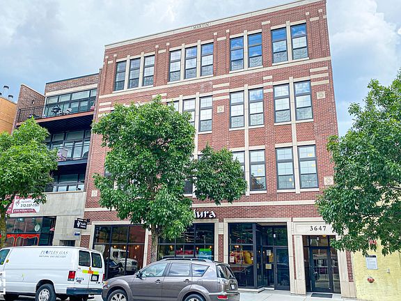 2nd image of 3649 N Southport Ave #303