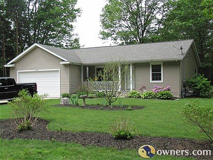 Lots of professional landscapingg