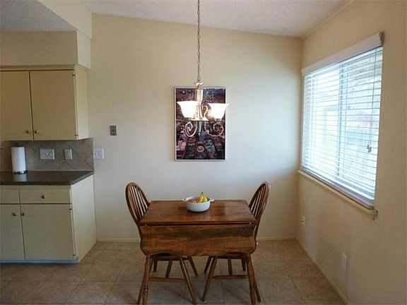 5th image of 11611 Blackhawk Dr