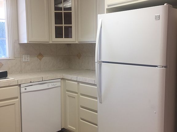 2nd image of 581 Leigh Ave