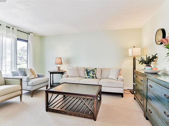 3rd image of 2612 Central Ct