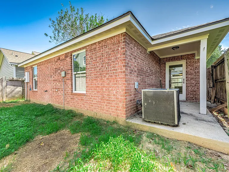 7308 Avenue R — Photo 22