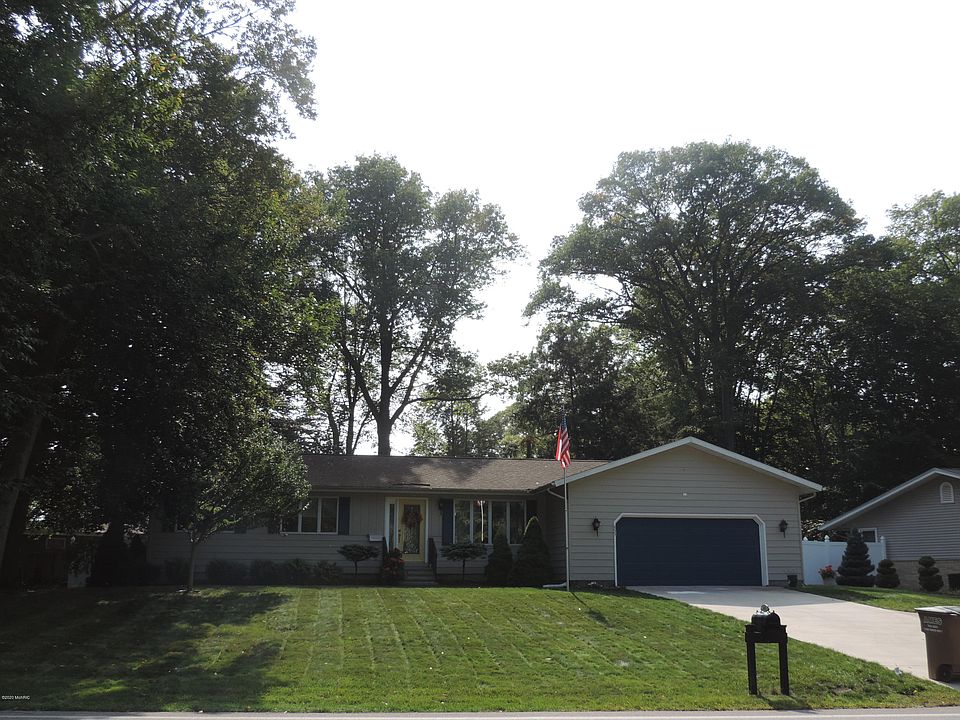 1st image of 485 Wellesley Dr