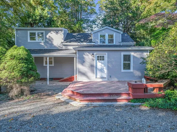17 Kellogg Place, Huntington Station, NY 11746