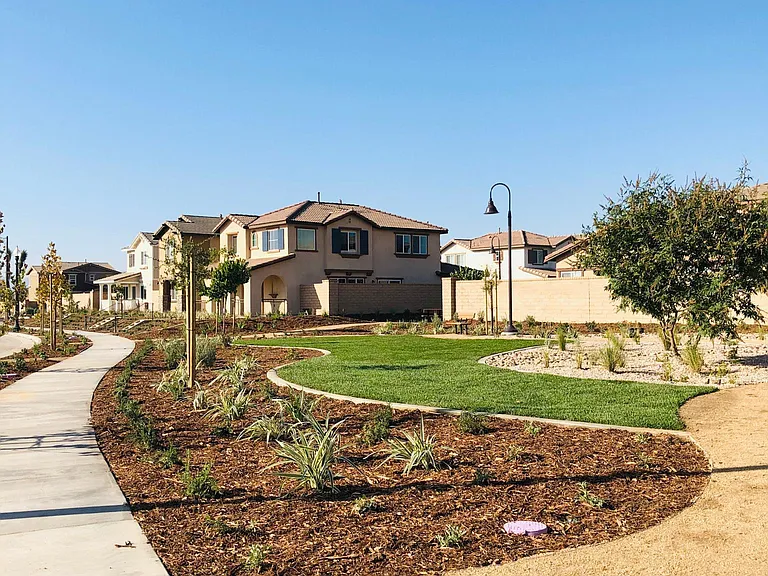 2897 E La Avenida Dr — Photo 38