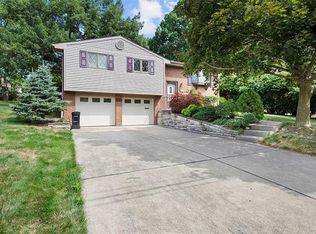 2830 Oneill Dr, Bethel Park, PA