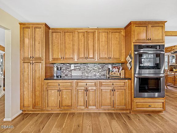 5th image of 145 Country Circle Dr E
