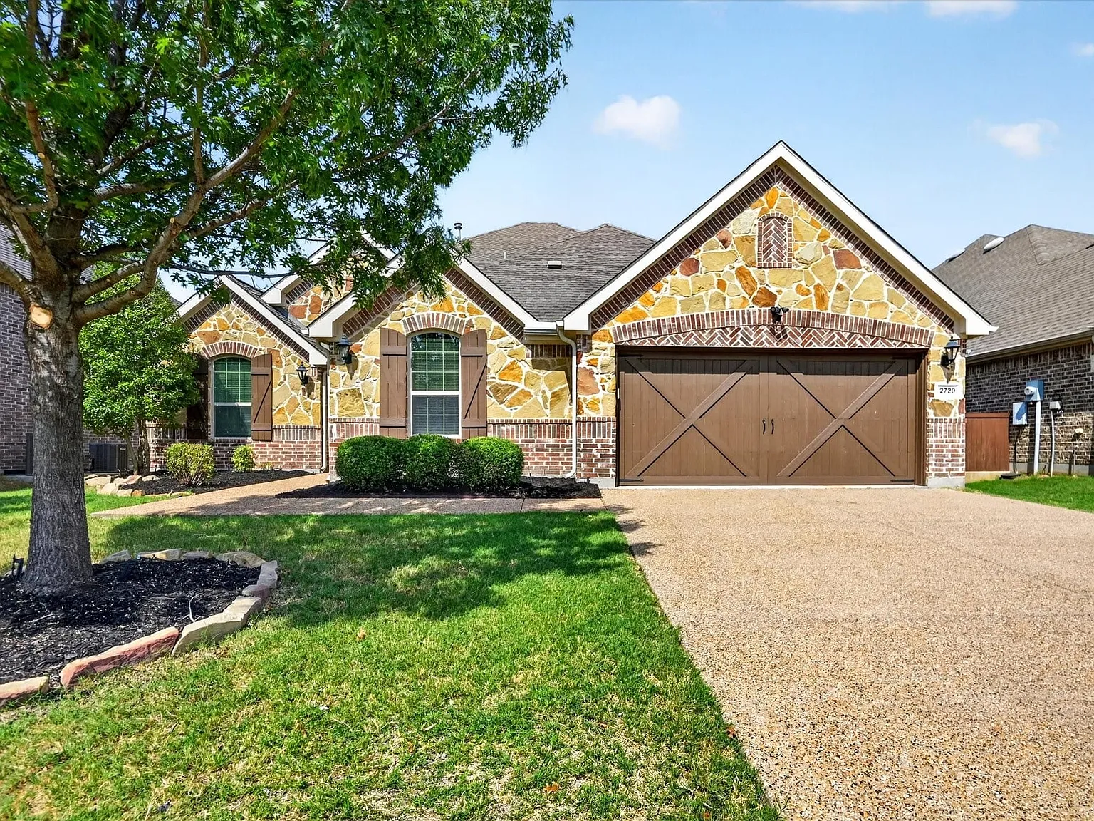 4 bed, 2.5 bath, 2256 sqft, $3,000 — Photo 1