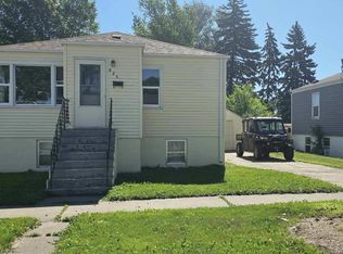 825 N 16th St, Bismarck, ND 58501