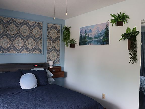 2nd image of 6925 Bridle Ct
