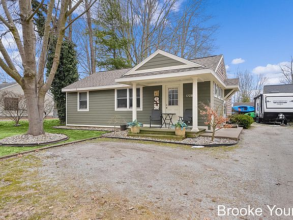 3rd image of 17288 W Spring Lake Rd