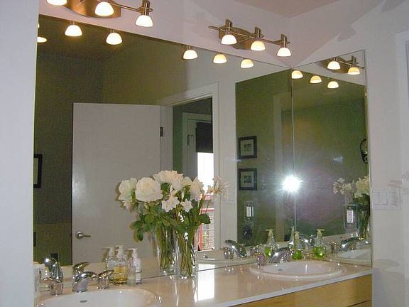 MB w/dbl vanity, sh, tub