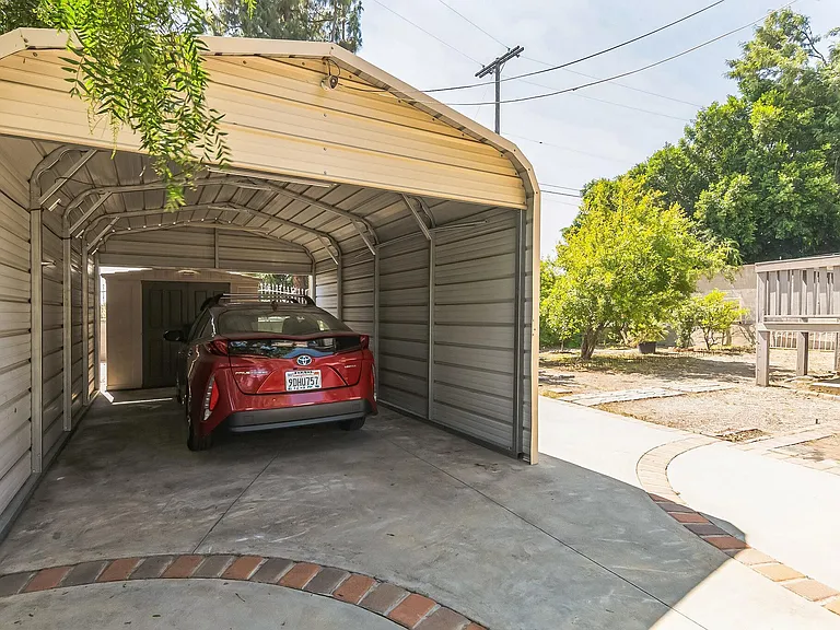 10304 Marcus Ave — Photo 27