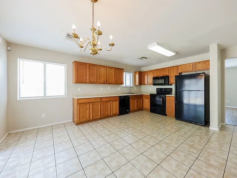 7222 S 37th Dr — Photo 7