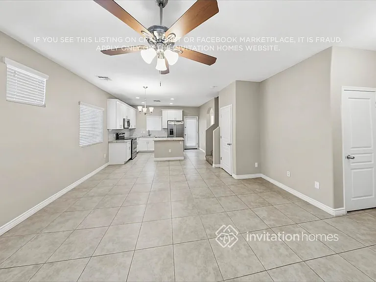 327 S Travis — Photo 6