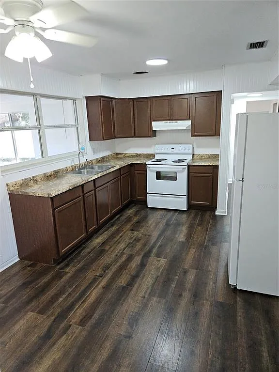 3 bed, 2.0 bath, 1303 sqft, $2,295 — Photo 3