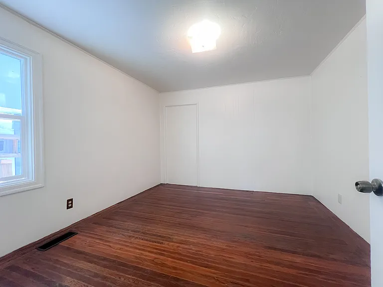 1054 Cornell Ave — Photo 4