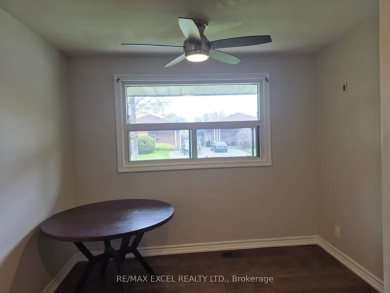 16 Sundance Cres — Photo 20