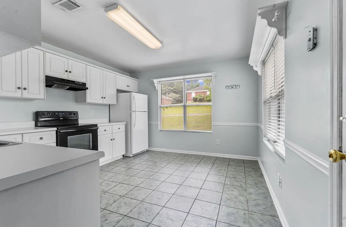 Building Photo - Shady Brook Dr
