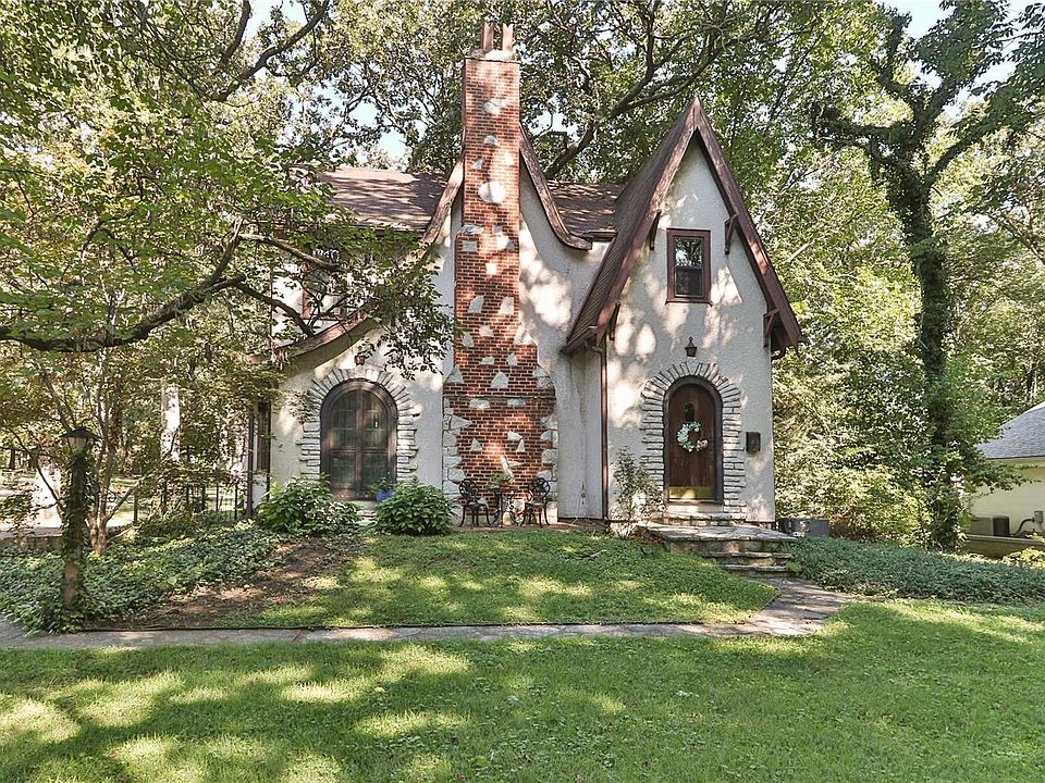 1st image of 416 N Woodlawn Ave