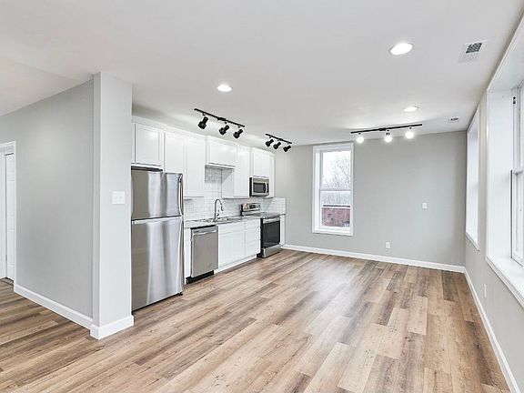 5th image of 699 Saint Francois St #B