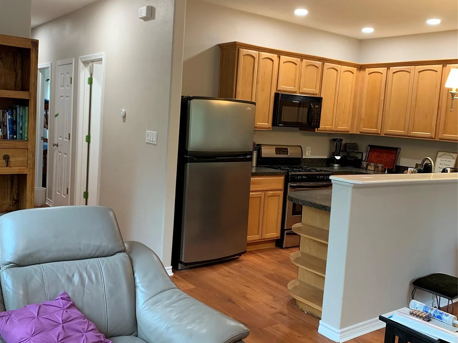3 bed, 2.0 bath, 1271 sqft, $2,895 — Photo 2