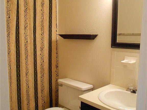 2nd image of 140 Willow Oak Ter APT 3