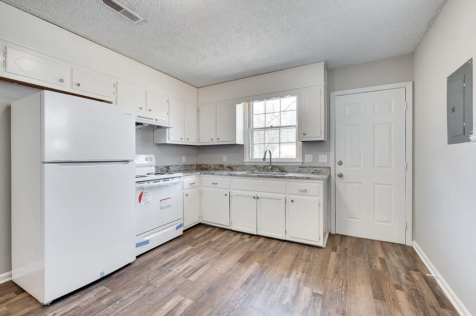 2 bed, 812 sqft, $1,475 — Photo 2