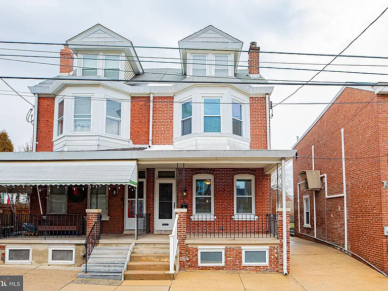245 Hurst St — Photo 2