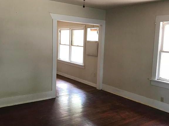 5th image of 703 S Maryland St