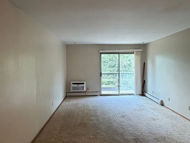 1005 S East St — Photo 7
