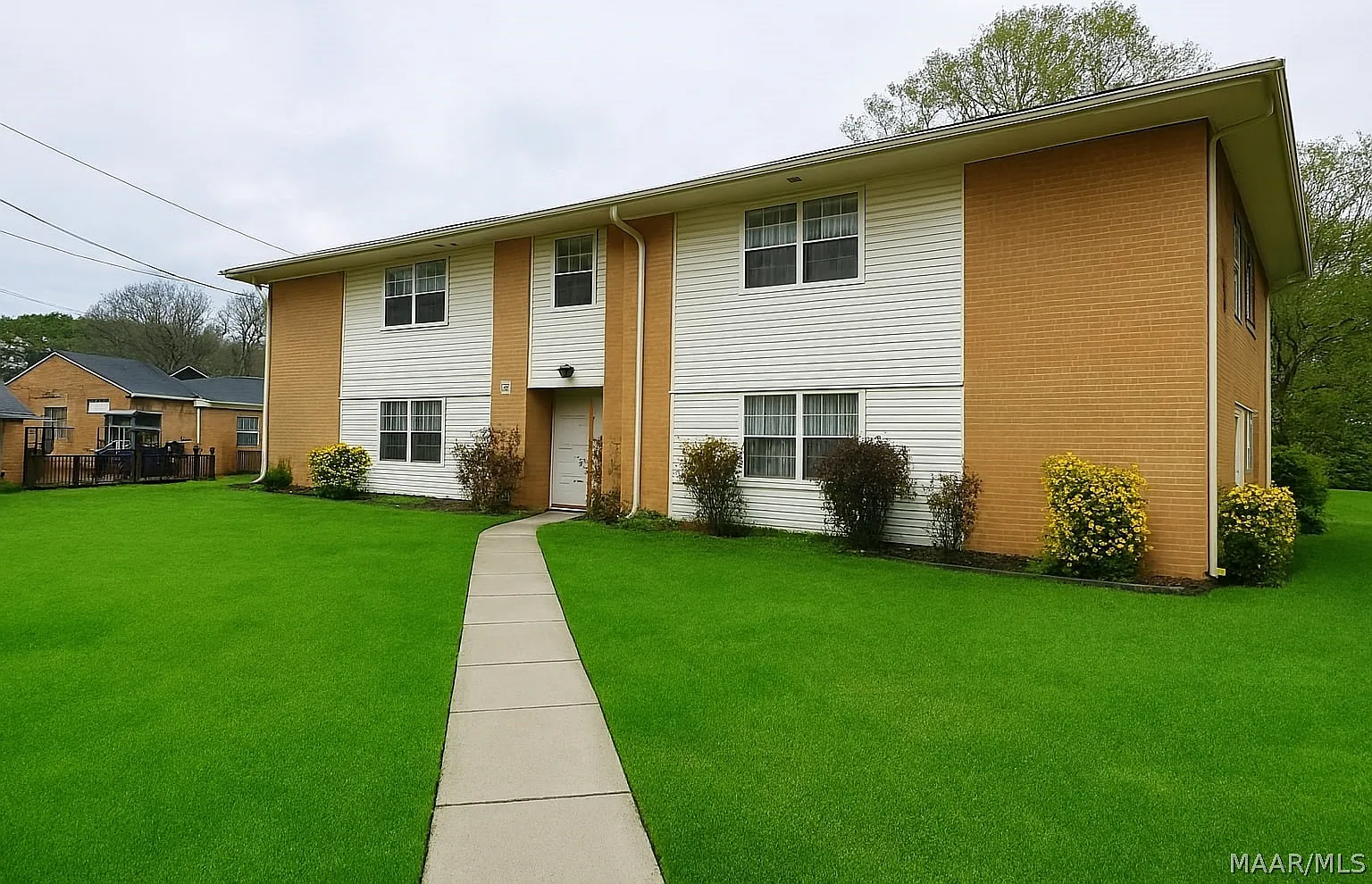 3 bed, 1.0 bath, 875 sqft, $875 — Photo 1