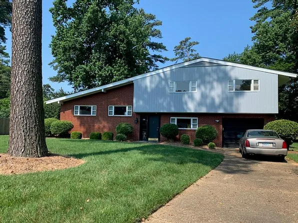 15 Meadow Dr, Newport News, VA 23606