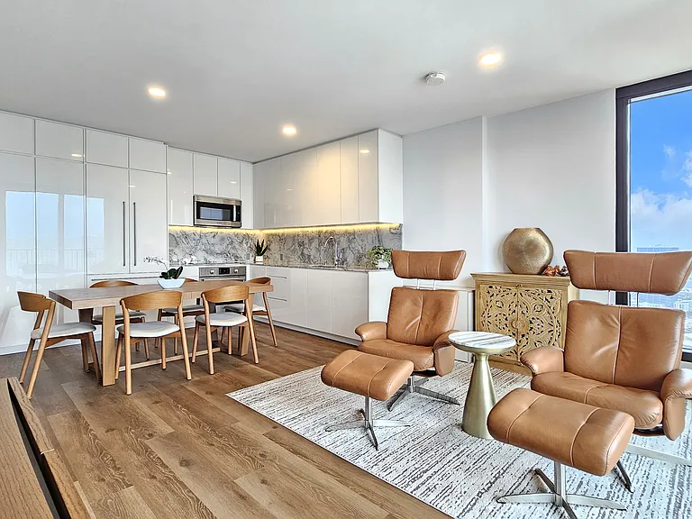 987 Queen St #4015 — Photo 1