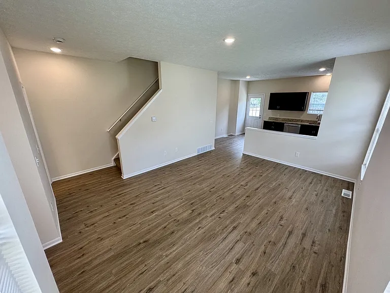 389-395 Abbeyville Rd #389 — Photo 4