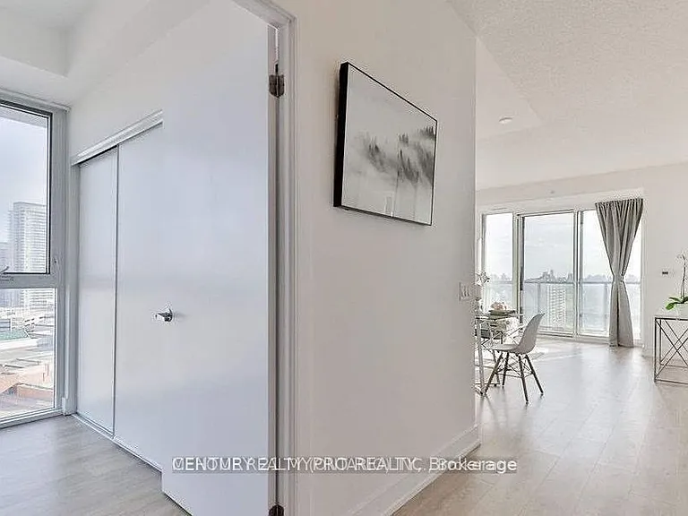 128 Fairview Mall Dr #1402 — Photo 16
