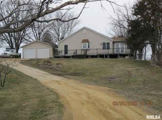 4410 200th St, Clinton, IA 52732