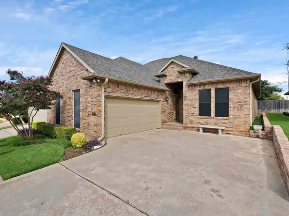 1220 Woodland Park Dr, Hurst, TX 76053