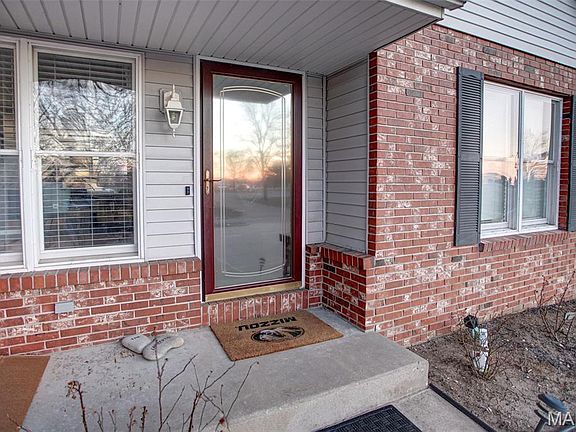 3rd image of 297 Maple Summit Rd