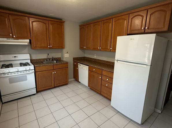 233 Barnes Ave #12
