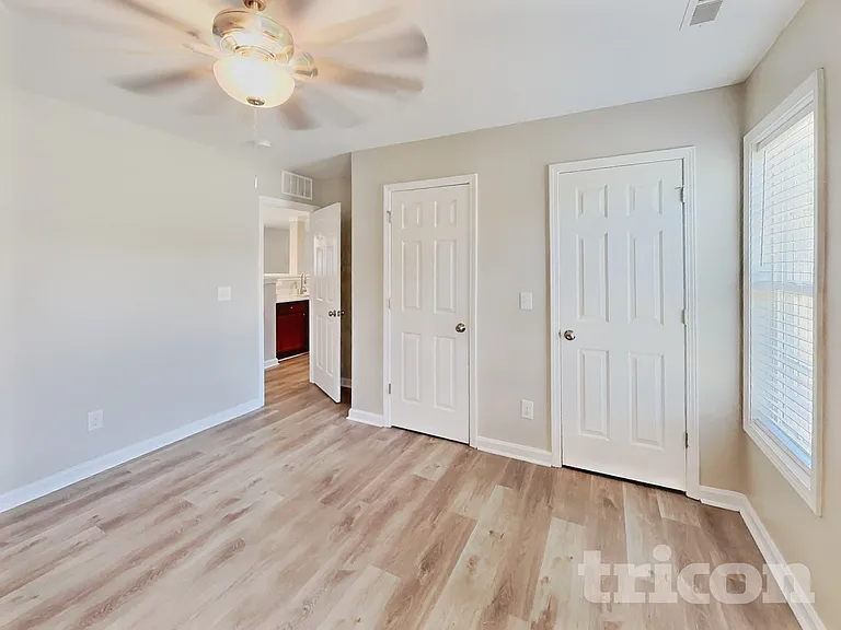 2410 King Malcolm Ln — Photo 7