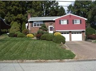 2820 Oneill Dr, Bethel Park, PA