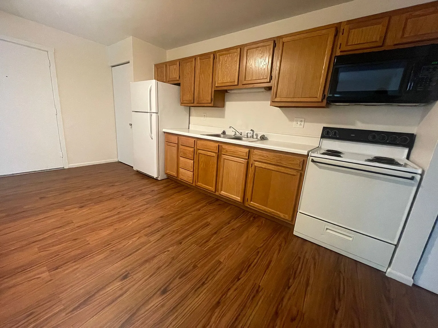 Meadow Creek Apartments — Photo 3