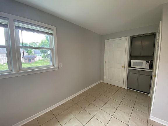 5th image of 313 Burrwood Ave