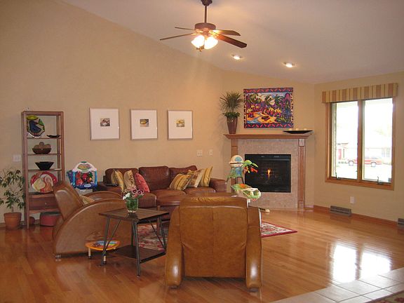 2nd image of 107 Fontaine Ct