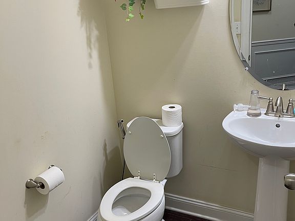 4th image of 111 Elton Farm Cir