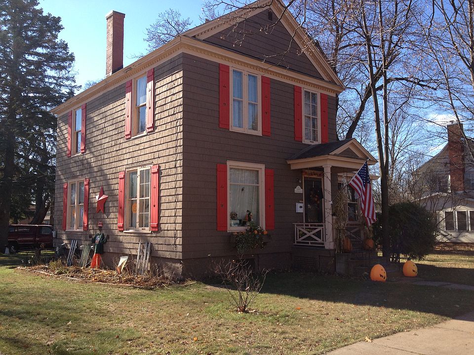 1st image of 629 McIndoe St
