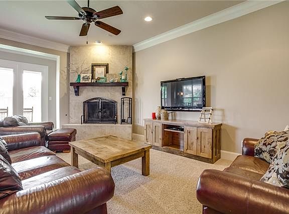 4th image of 941 Club Oak Ct